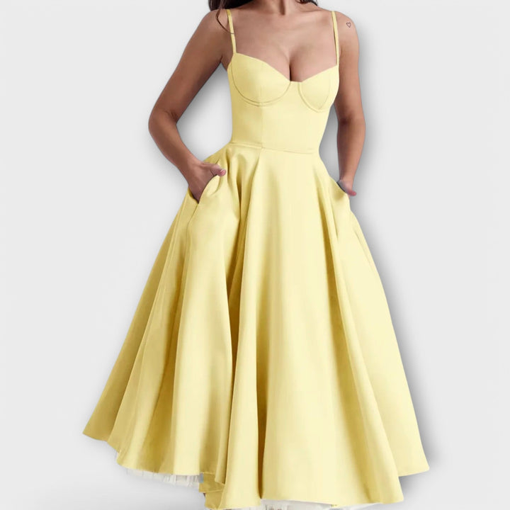 Mélie – Lekkie letnie sukienki z koronkowym detalem