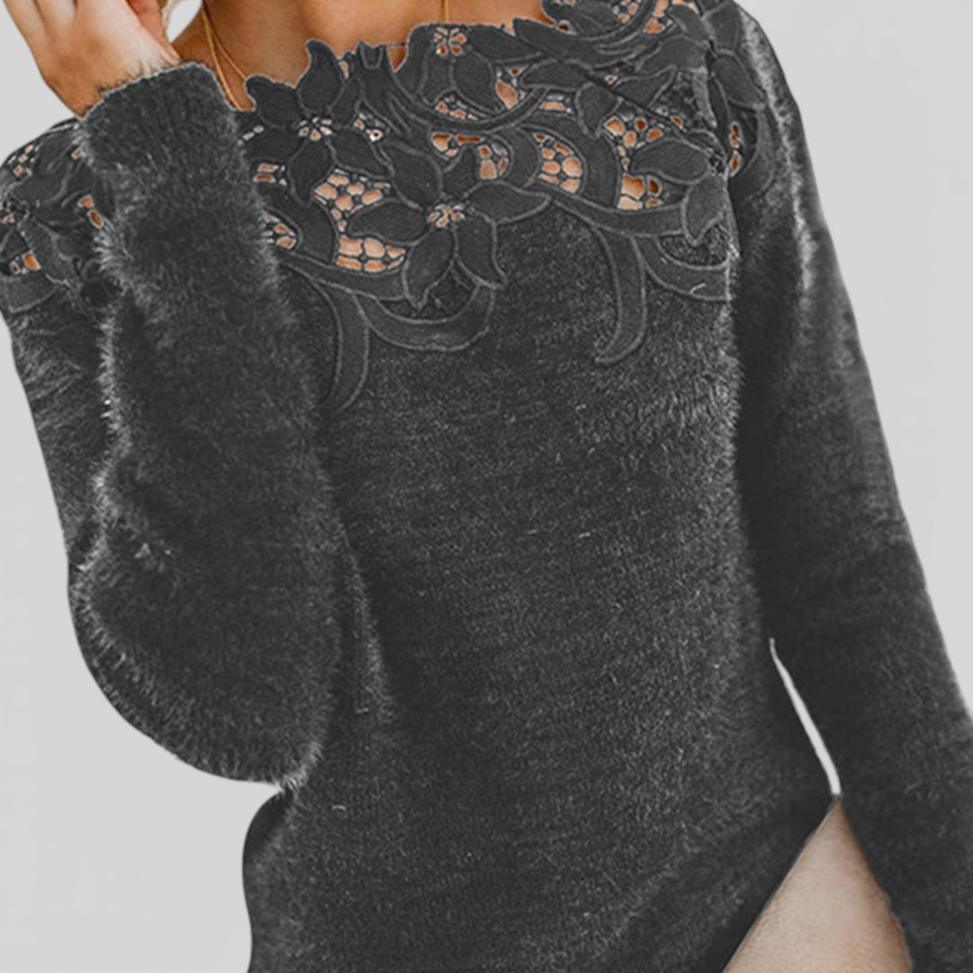 Oliwia – Dzianinowy sweter z koronkowym dekoltem