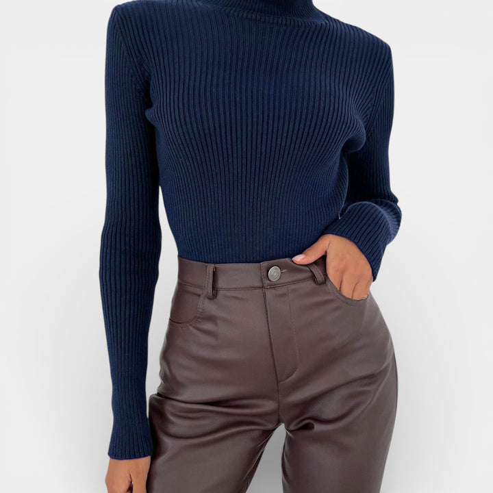 Emilia – Żebrowany sweter z golfem na co dzień