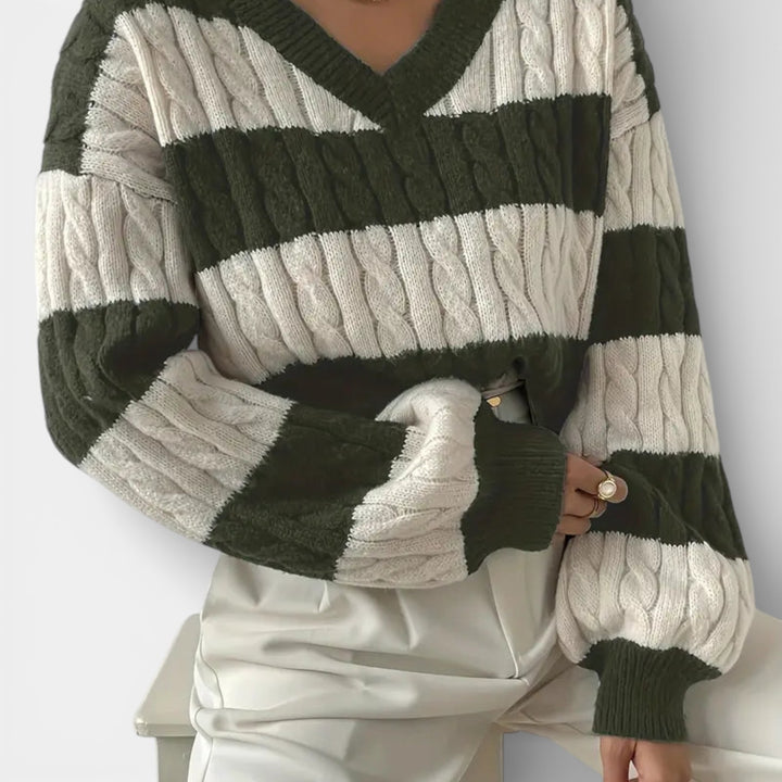 Maja – Pasiasty dzianinowy sweter z dekoltem w serek