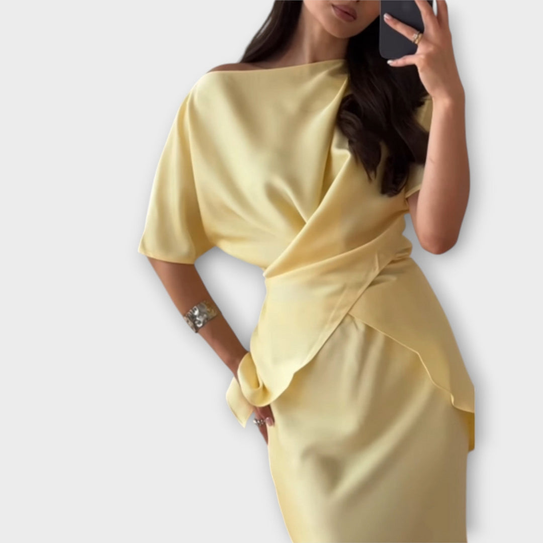 Finja - Top z odkrytymi ramionami i węzłem z przodu oraz spódnicą