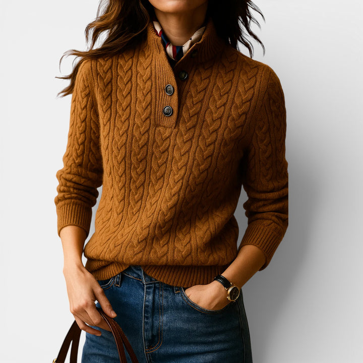 Danuta – Sweter z warkoczowym splotem i stójką