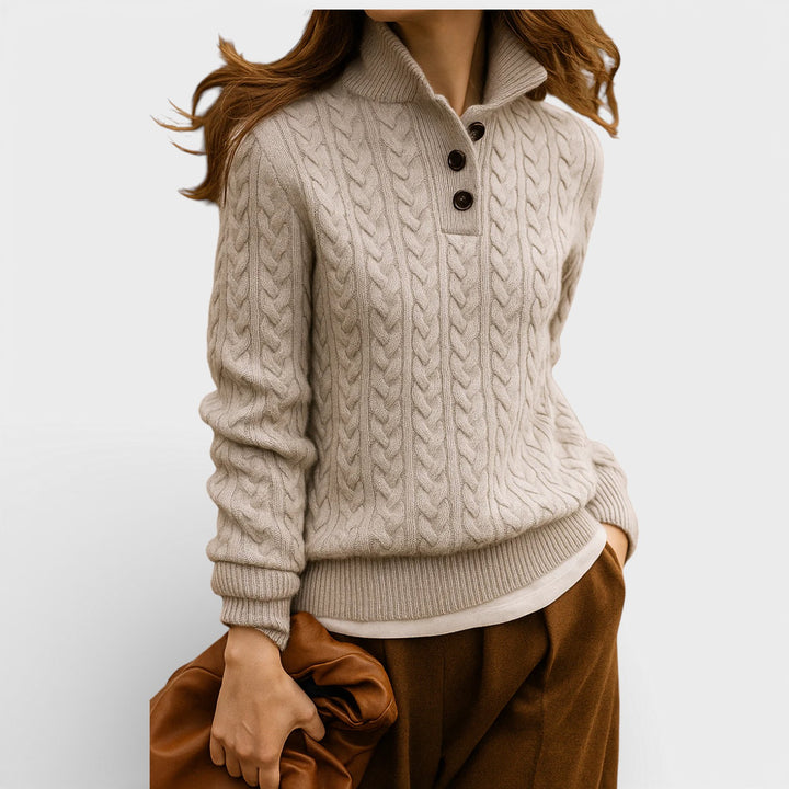 Danuta – Sweter z warkoczowym splotem i stójką