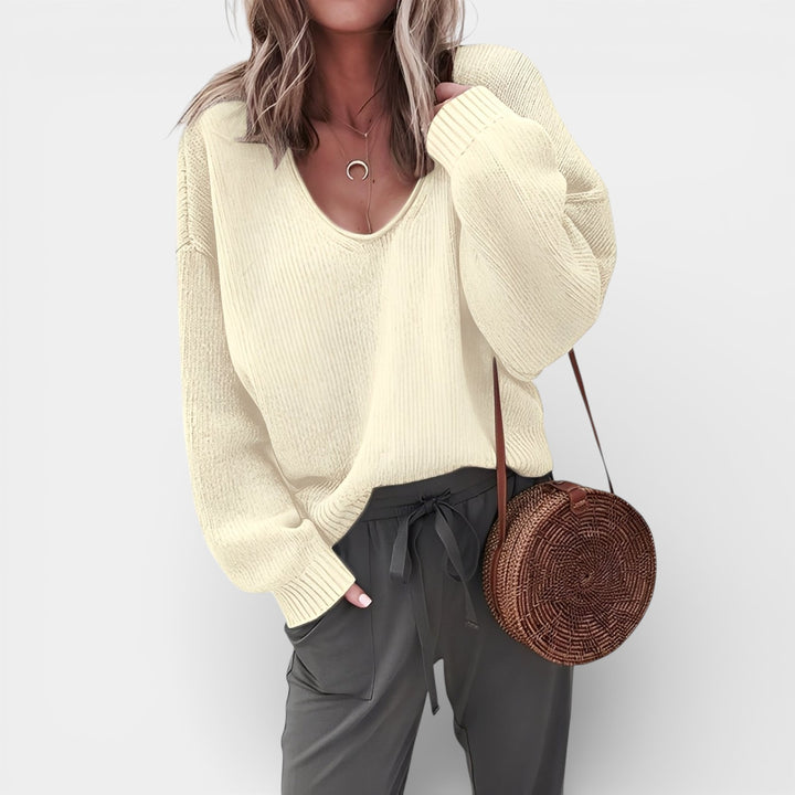 Martyna – Dzianinowy sweter z dekoltem V