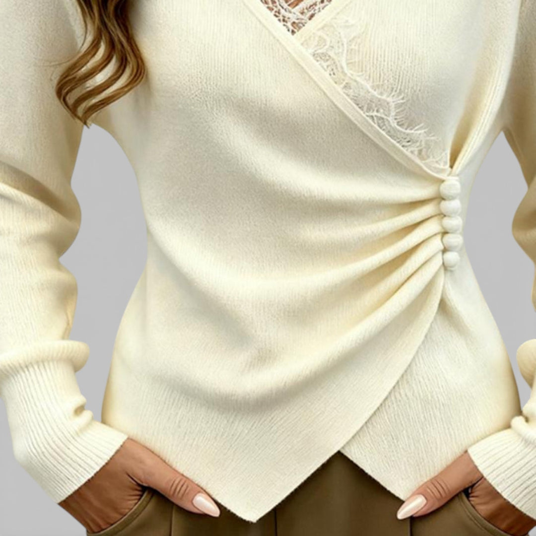 Elwira – Dzianinowy pulower z koronkowym dekoltem V