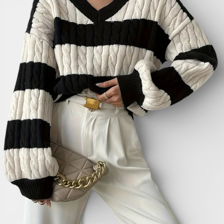 Maja – Pasiasty dzianinowy sweter z dekoltem w serek