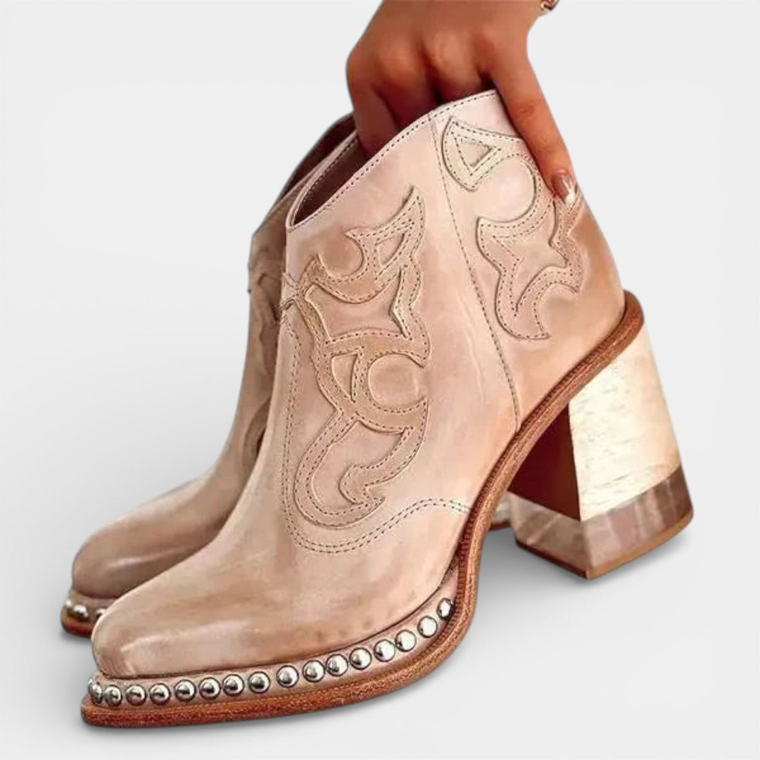 Lucie – Skórzane botki na obcasie