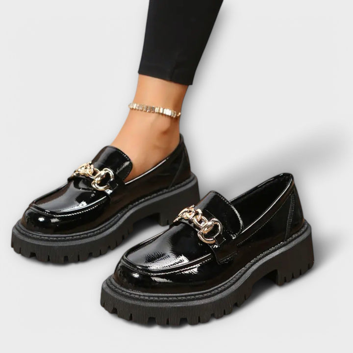Trendy damskie loafersy na platformie z klamrą