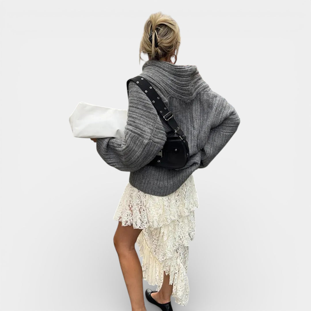 Róża – Asymetryczny sweter oversize z golfem