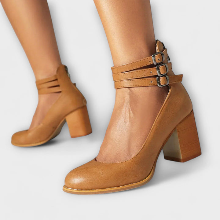Magdaléna Eleganckie Botki na Wysokim Obcasie z Paseczkiem