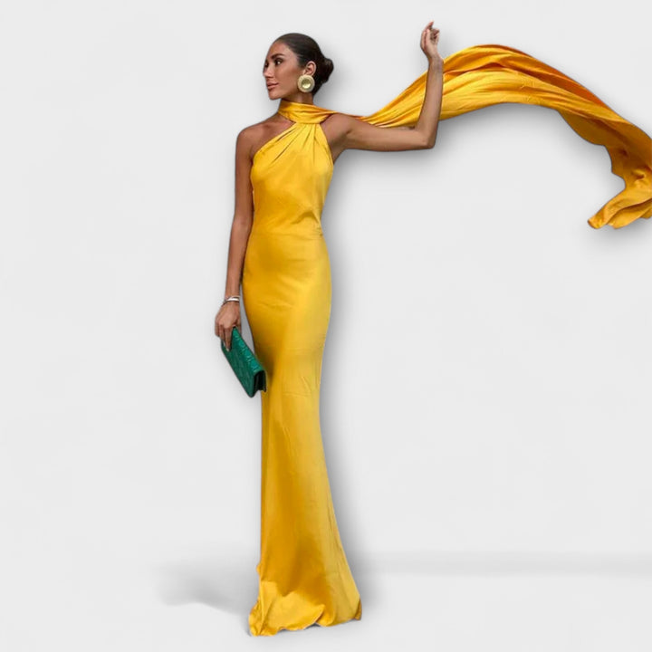 Stylowa maxi sukienka z odkrytymi ramionami i wiązaniem na szyi