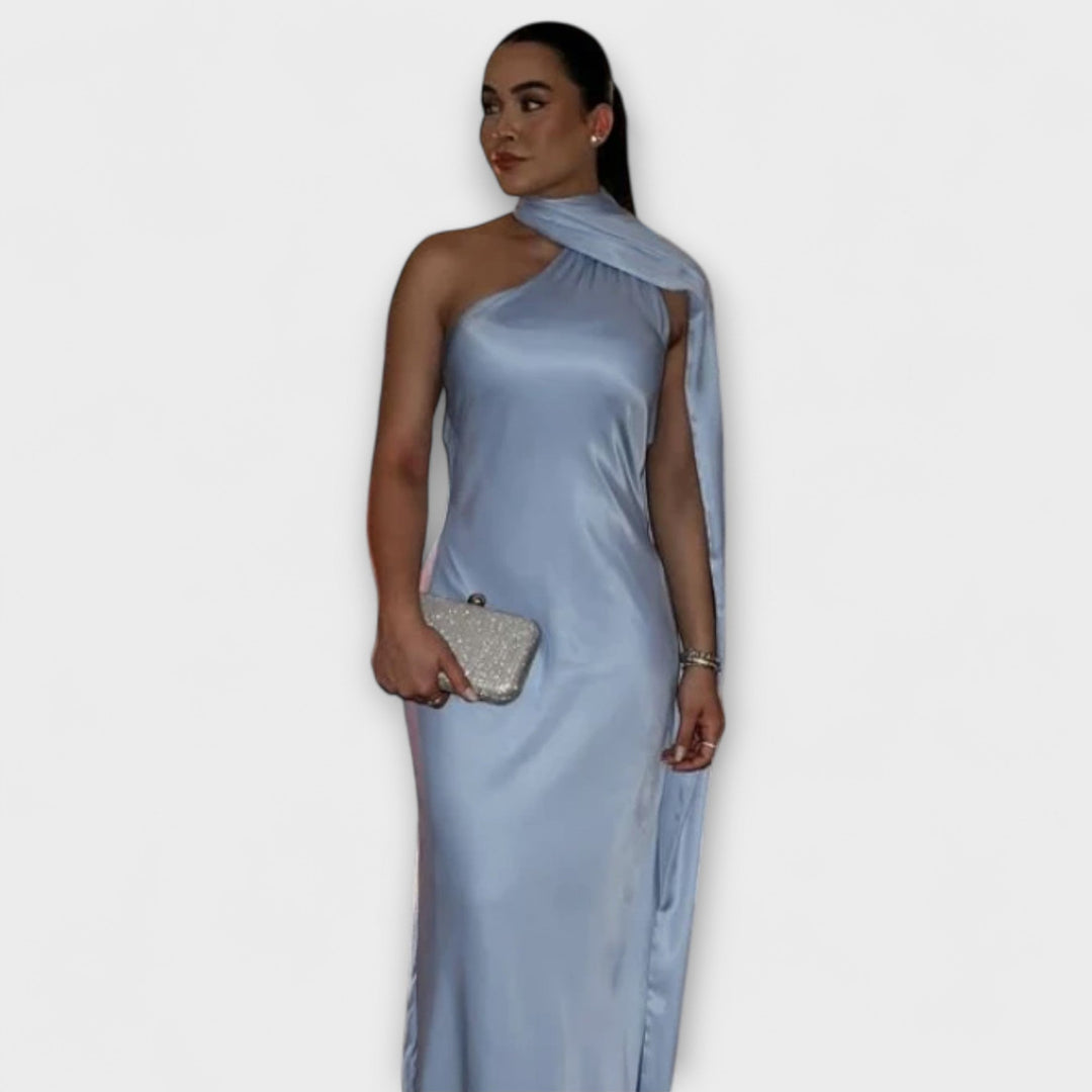 Stylowa maxi sukienka z odkrytymi ramionami i wiązaniem na szyi