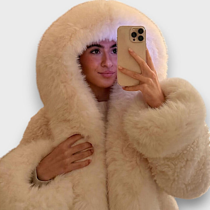 Noeline – Krótka kurtka z sztucznego futra z kapturem