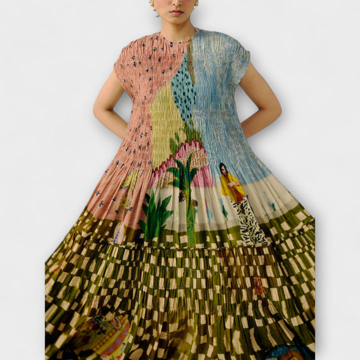 Amara - Sukienka z plisowaniem i zwierzęcym nadrukiem