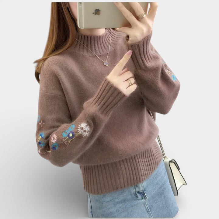 Florence – Sweter damski z kwiatowym haftem i stójką