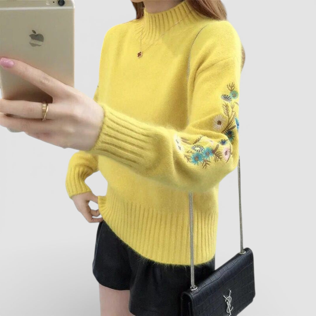 Florence – Sweter damski z kwiatowym haftem i stójką