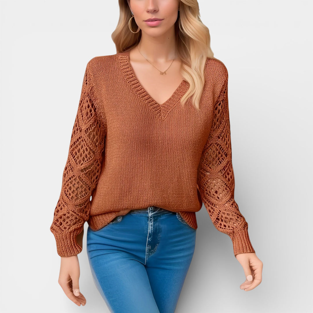 Cecylia – Sweter z dekoltem w serek i ażurowymi rękawami