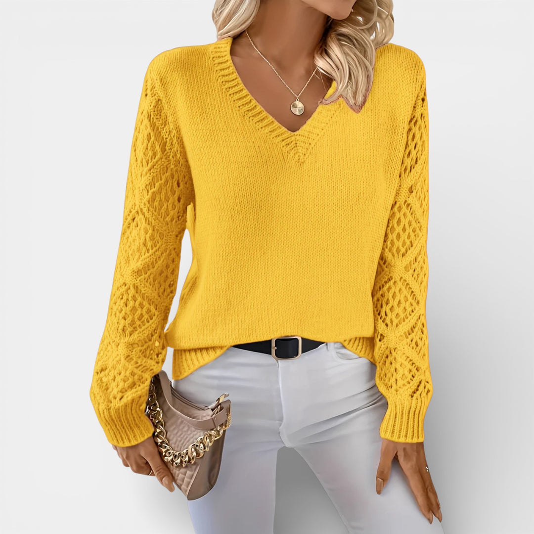 Cecylia – Sweter z dekoltem w serek i ażurowymi rękawami