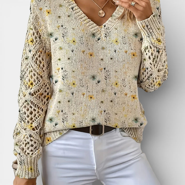 Blanka – Sweter z subtelnym kwiatowym motywem