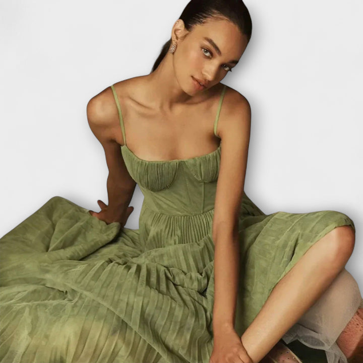 Lucrezia - Elegancka sukienka z urokiem