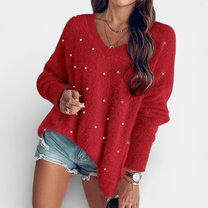 Jagoda – Sweter z dekoltem w serek i detalami pereł