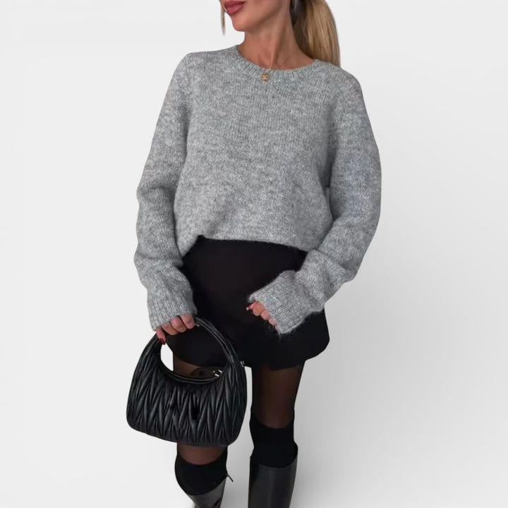 Stanisława – Sweter z kokardami na plecach