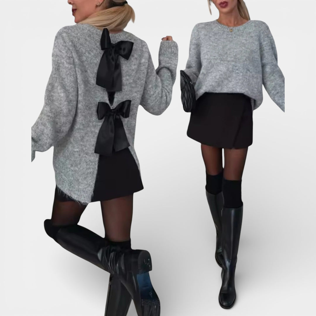 Stanisława – Sweter z kokardami na plecach